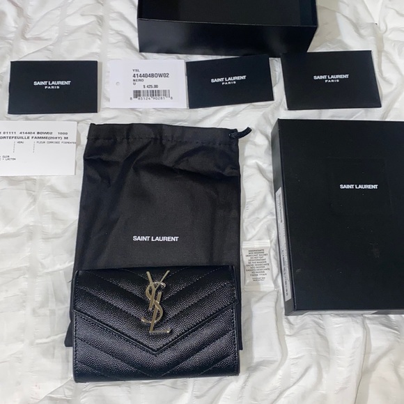 NWT Saint Laurent Monogramme Card Case V Flap - Picture 5 of 16